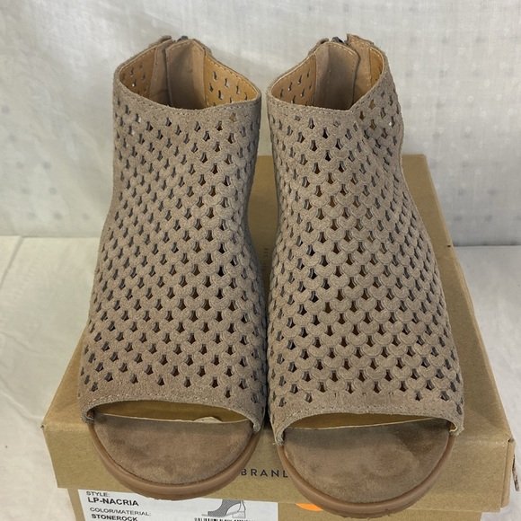 Lucky‎ brand LP-Nacria peep toe sandals size 6.5M stonerock oiled suede - Picture 7 of 14